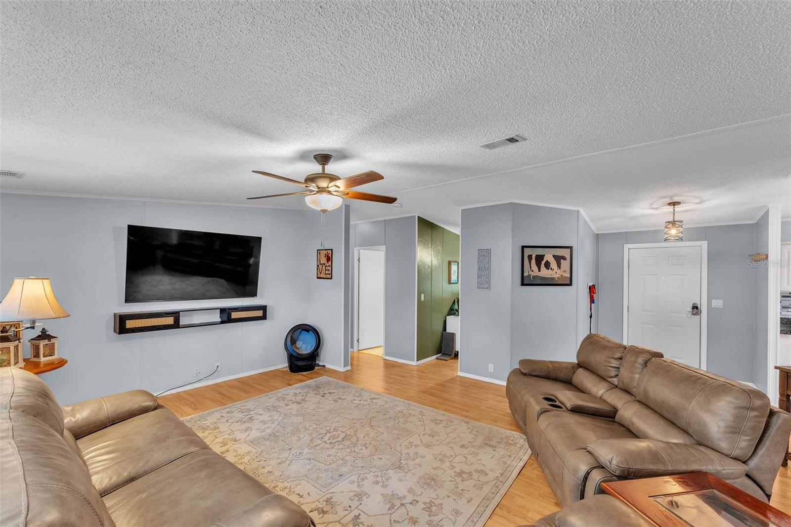 Image 8 of 41 For 3505 Sutton Hills Drive S