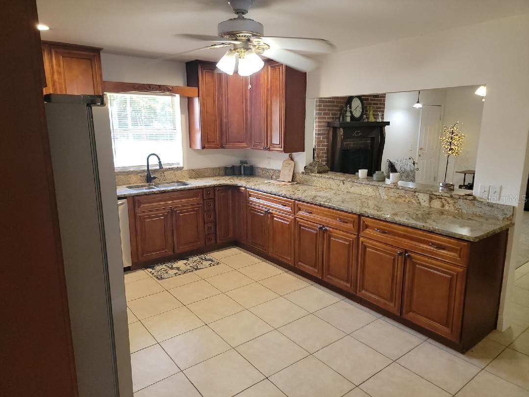 Image 11 of 35 For 5121 Shady Oak Drive S