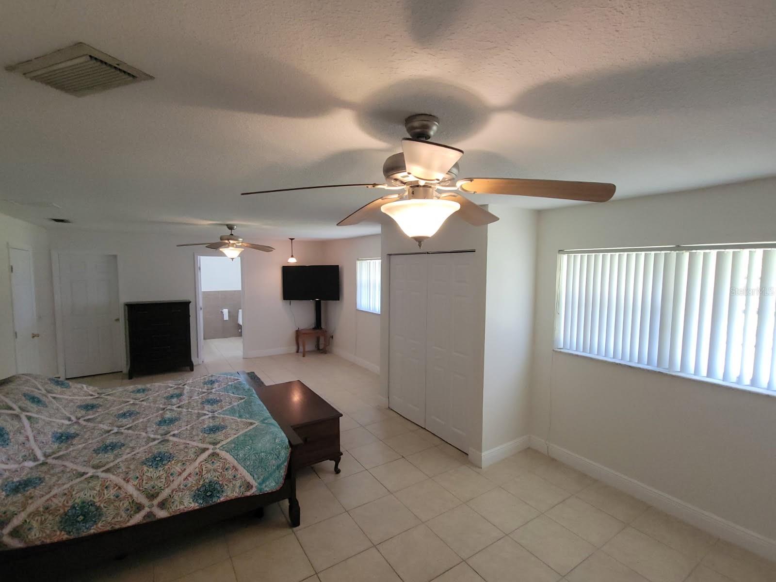 Image 14 of 35 For 5121 Shady Oak Drive S