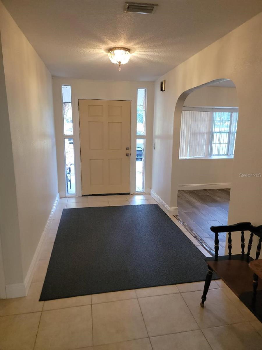 Image 3 of 35 For 5121 Shady Oak Drive S