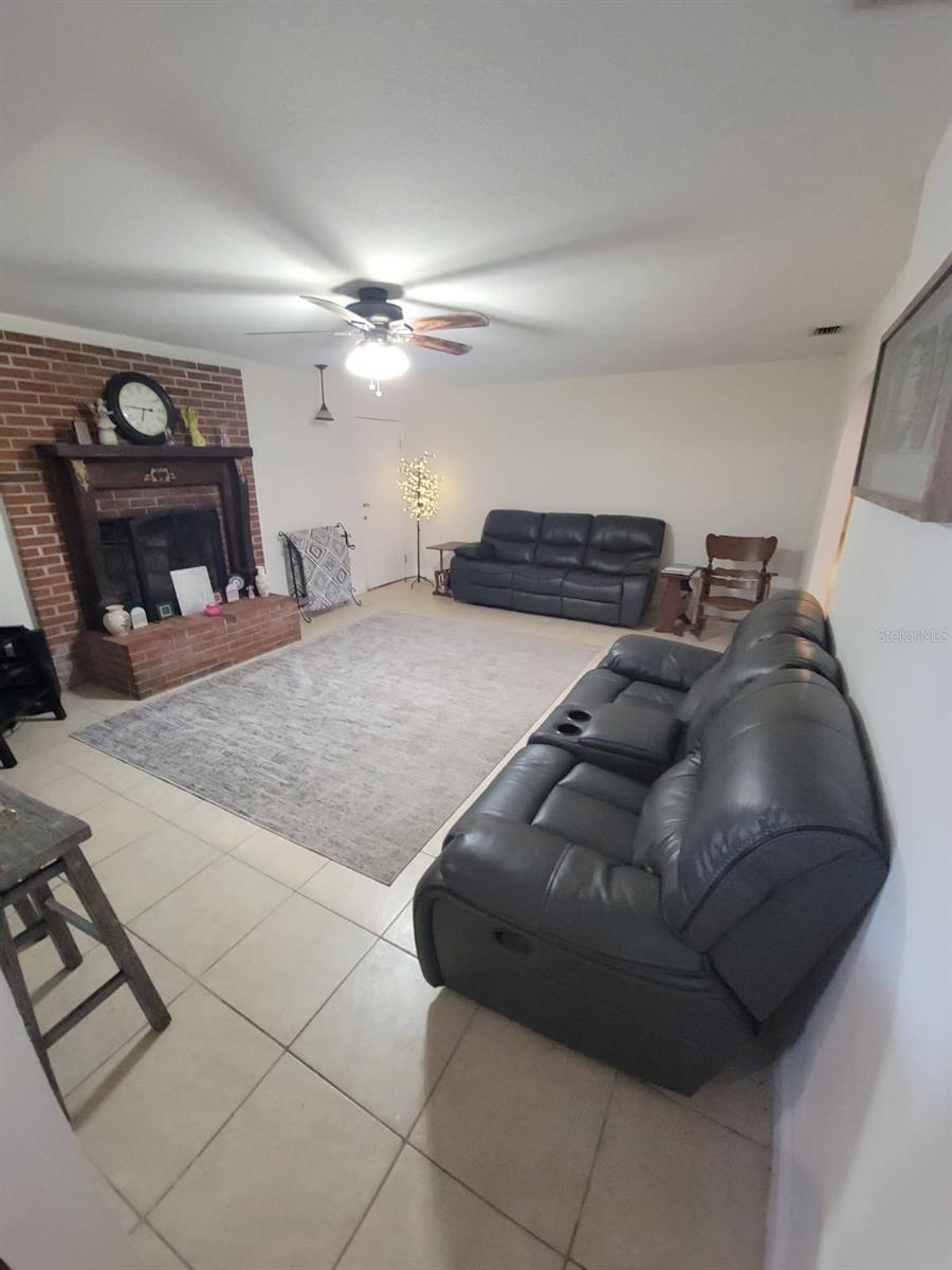 Image 6 of 35 For 5121 Shady Oak Drive S