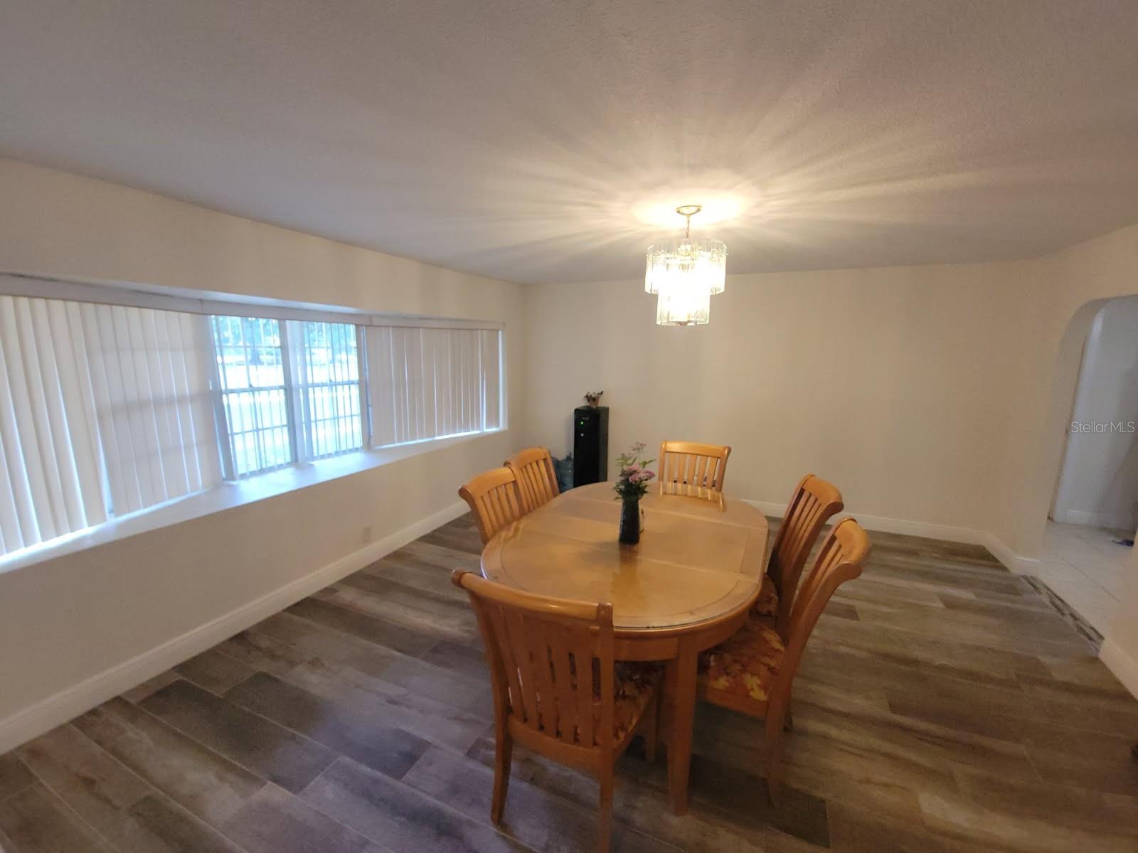 Image 8 of 35 For 5121 Shady Oak Drive S