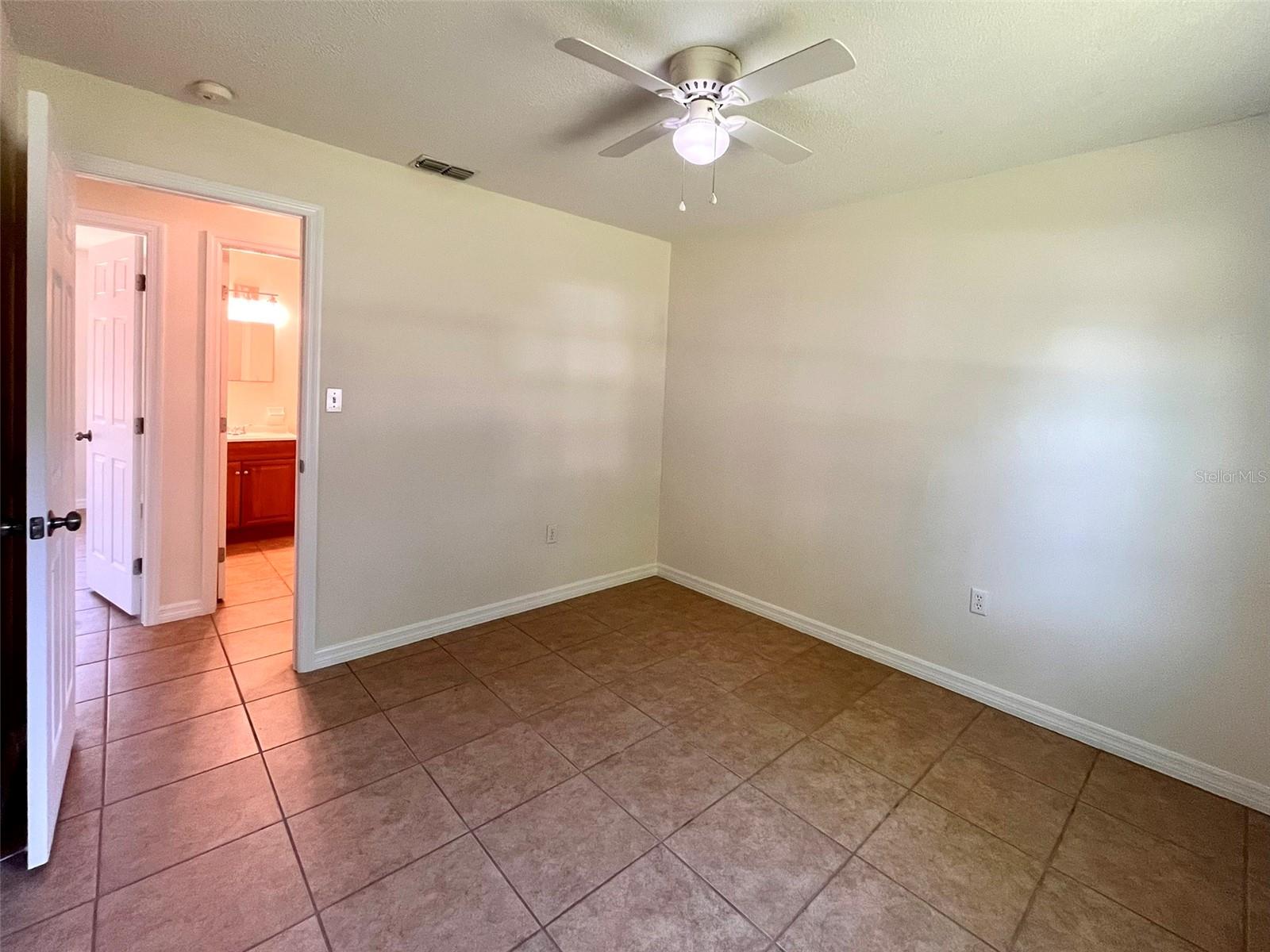 Image 11 of 38 For 2323 Ridgeview Drive