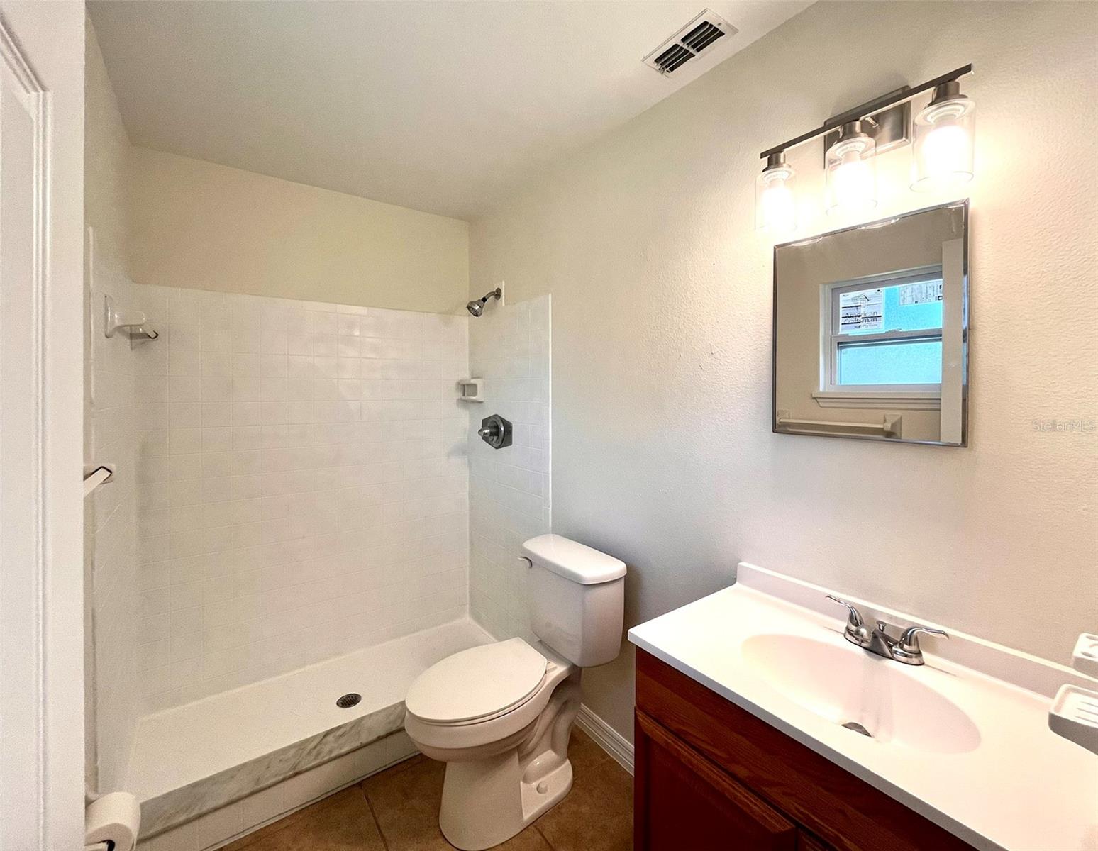 Image 22 of 38 For 2323 Ridgeview Drive