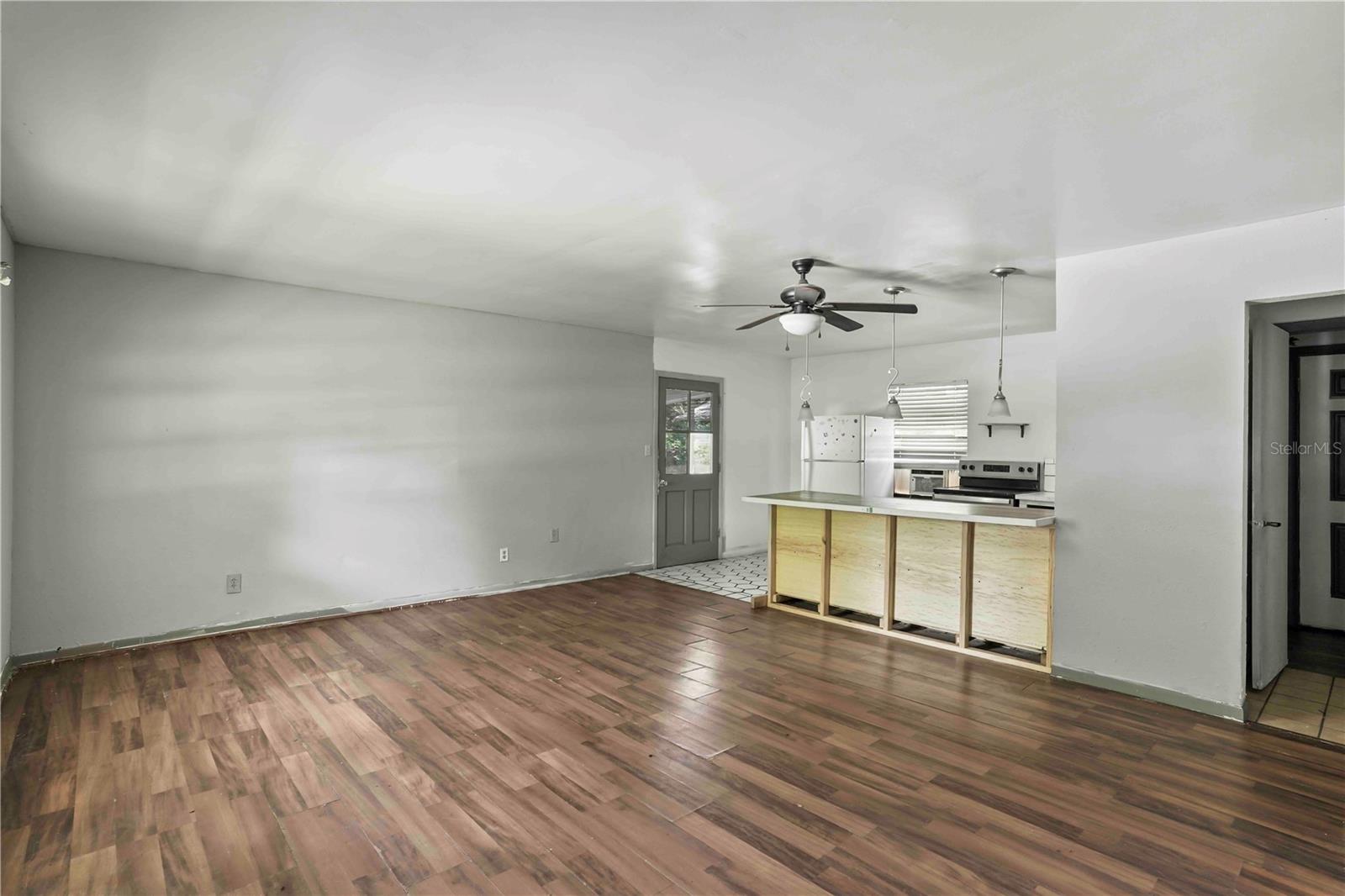 Image 15 of 25 For 633 Glenda Street