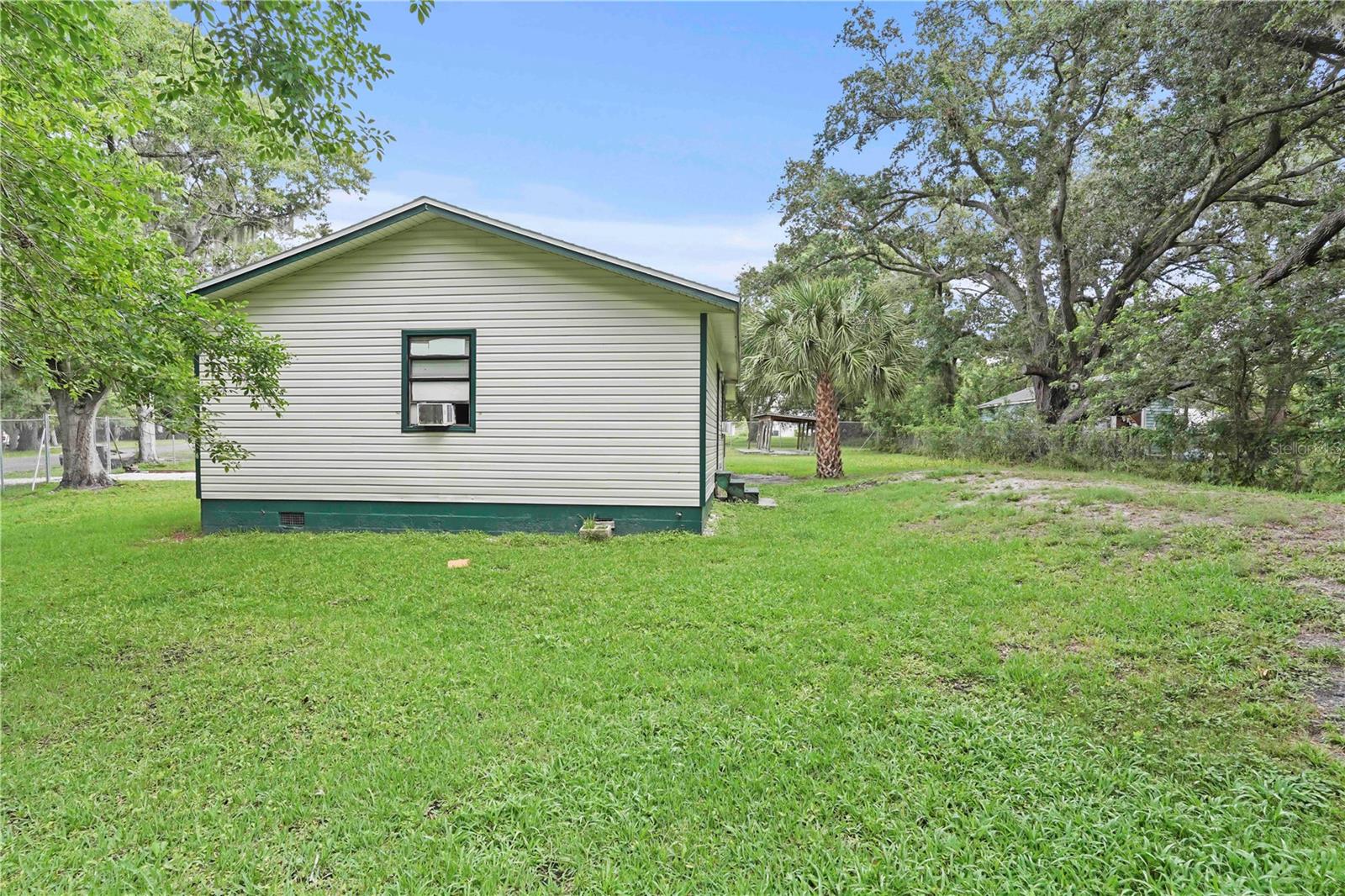 Image 5 of 25 For 633 Glenda Street