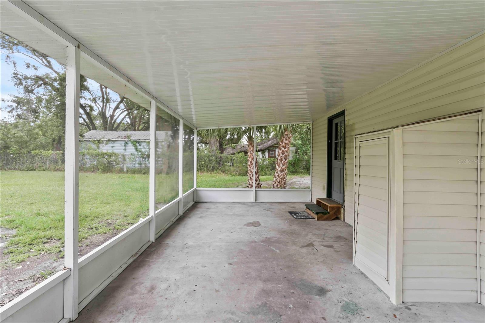 Image 7 of 25 For 633 Glenda Street