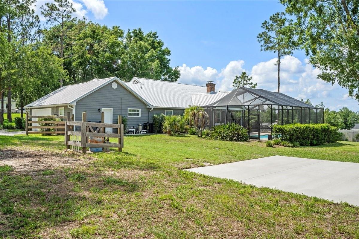 Listing photo id 15 for 9912 Pine Leaf Lane