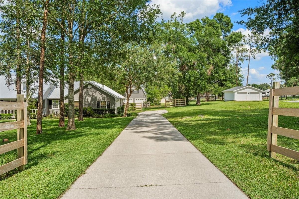 Listing photo id 3 for 9912 Pine Leaf Lane