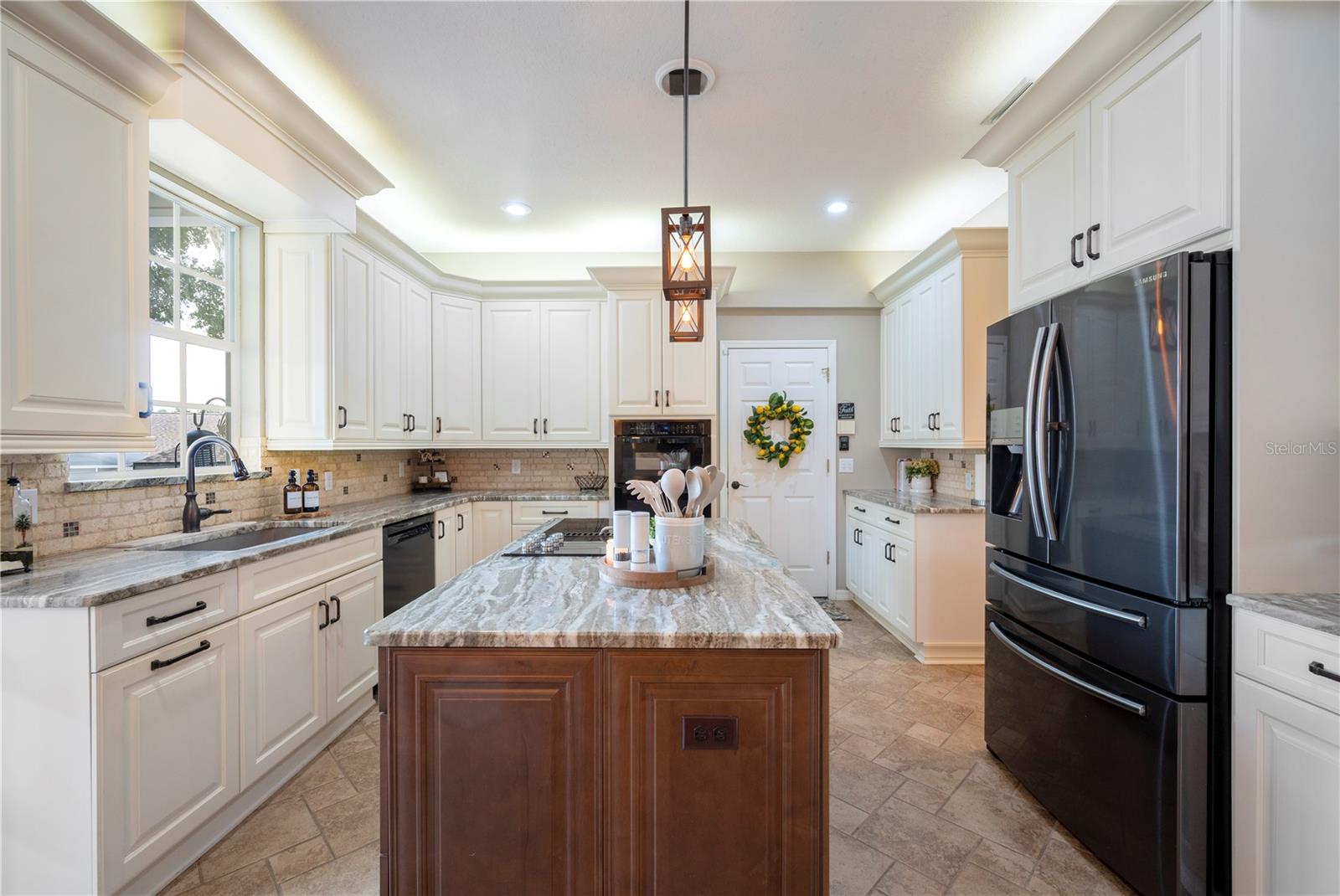 Image 8 of 56 For 5425 Charlin Avenue