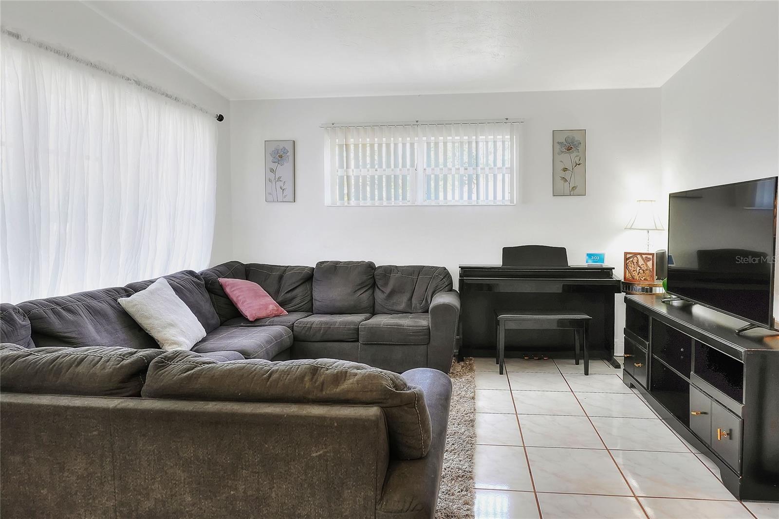 Image 11 of 51 For 10804 Leo Street