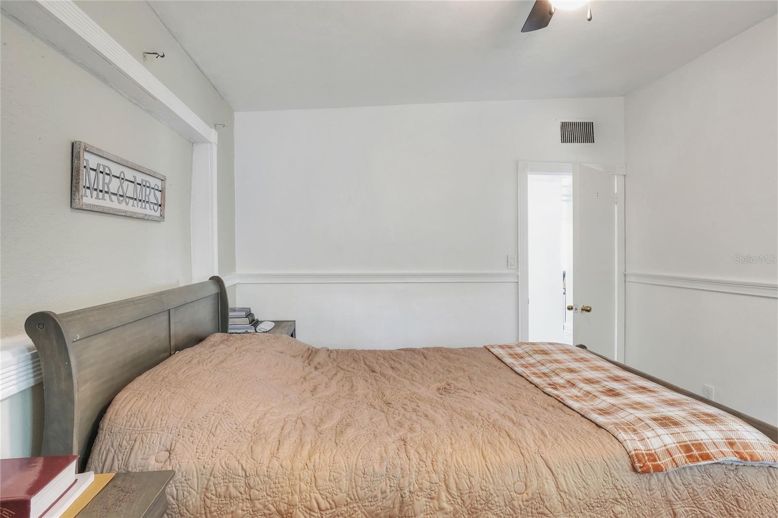 Image 15 of 51 For 10804 Leo Street