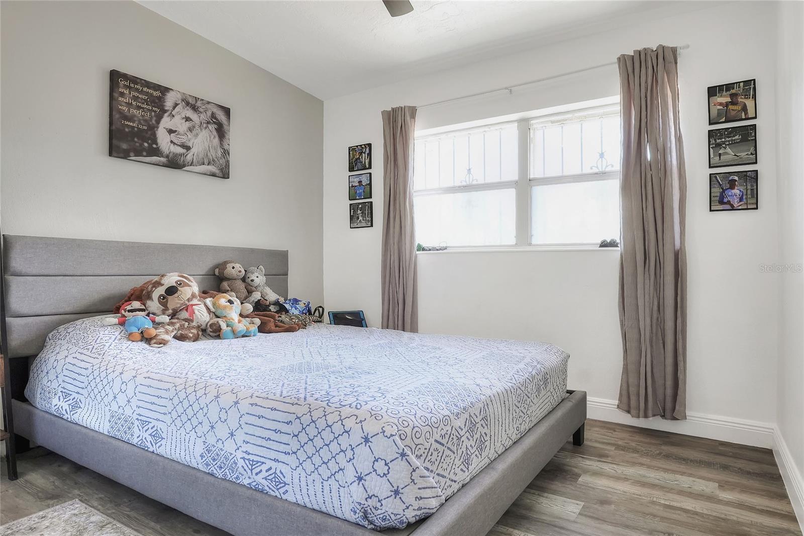 Image 17 of 51 For 10804 Leo Street