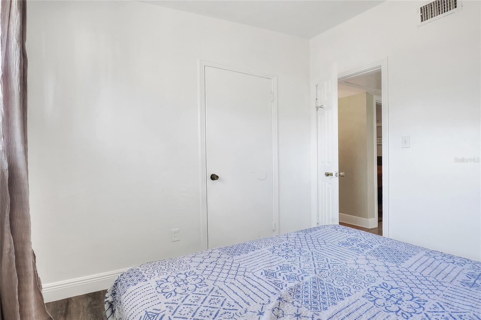 Image 18 of 51 For 10804 Leo Street
