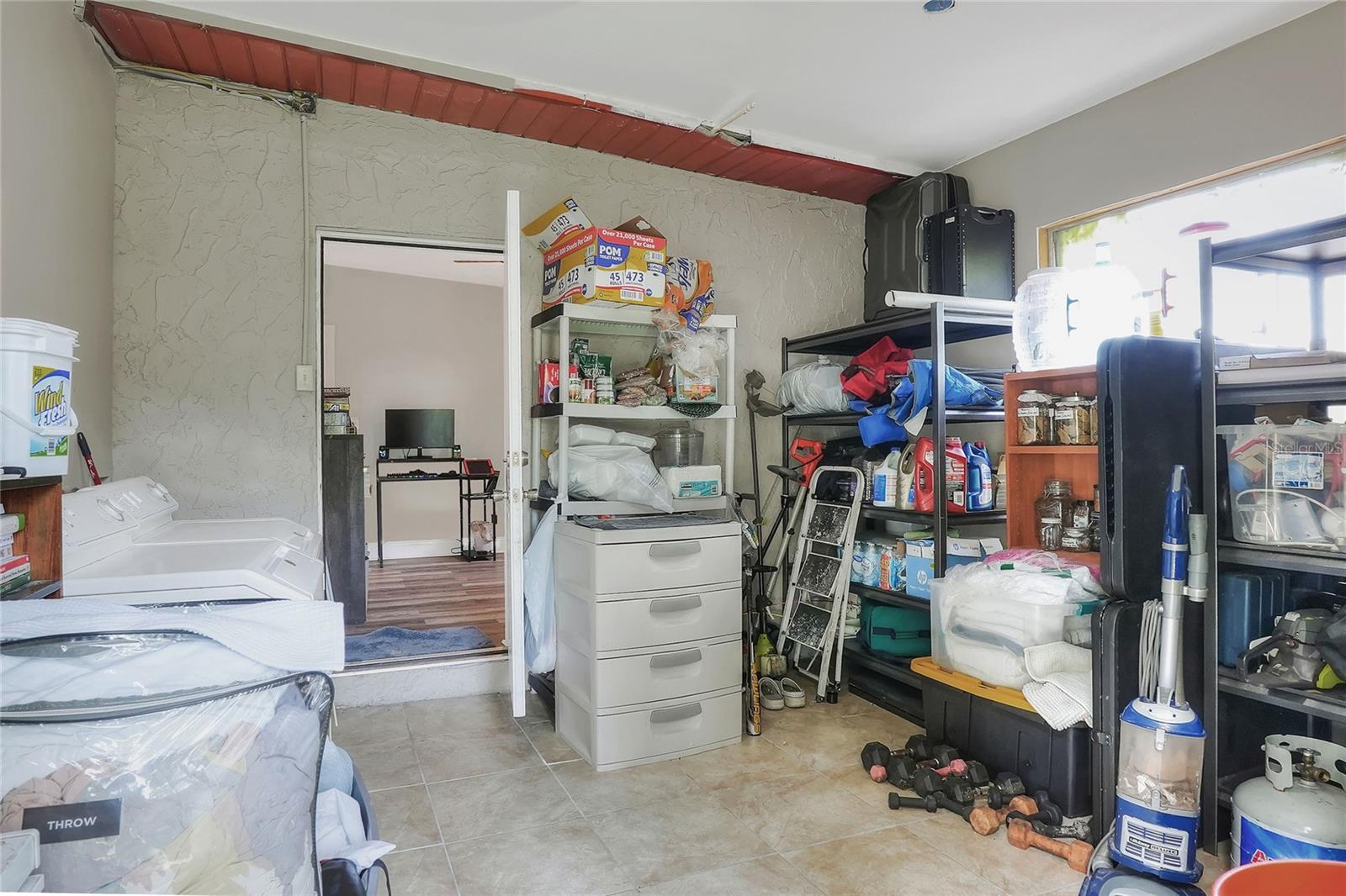 Image 21 of 51 For 10804 Leo Street