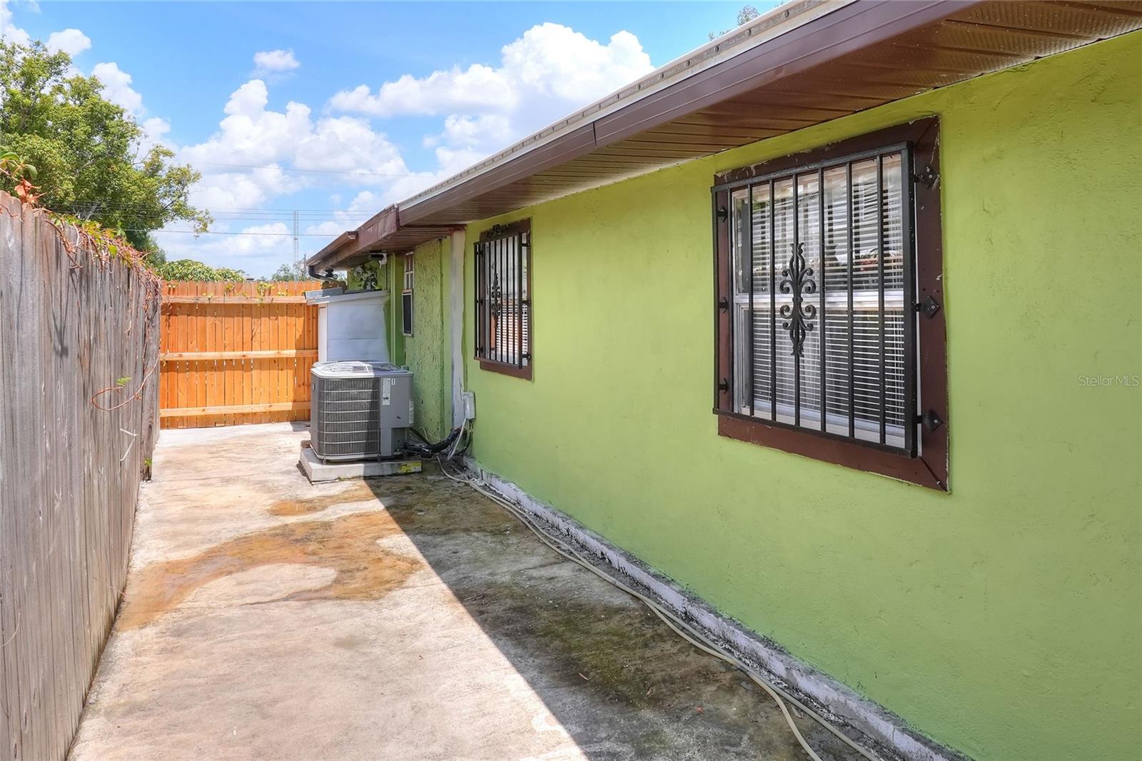 Image 41 of 51 For 10804 Leo Street
