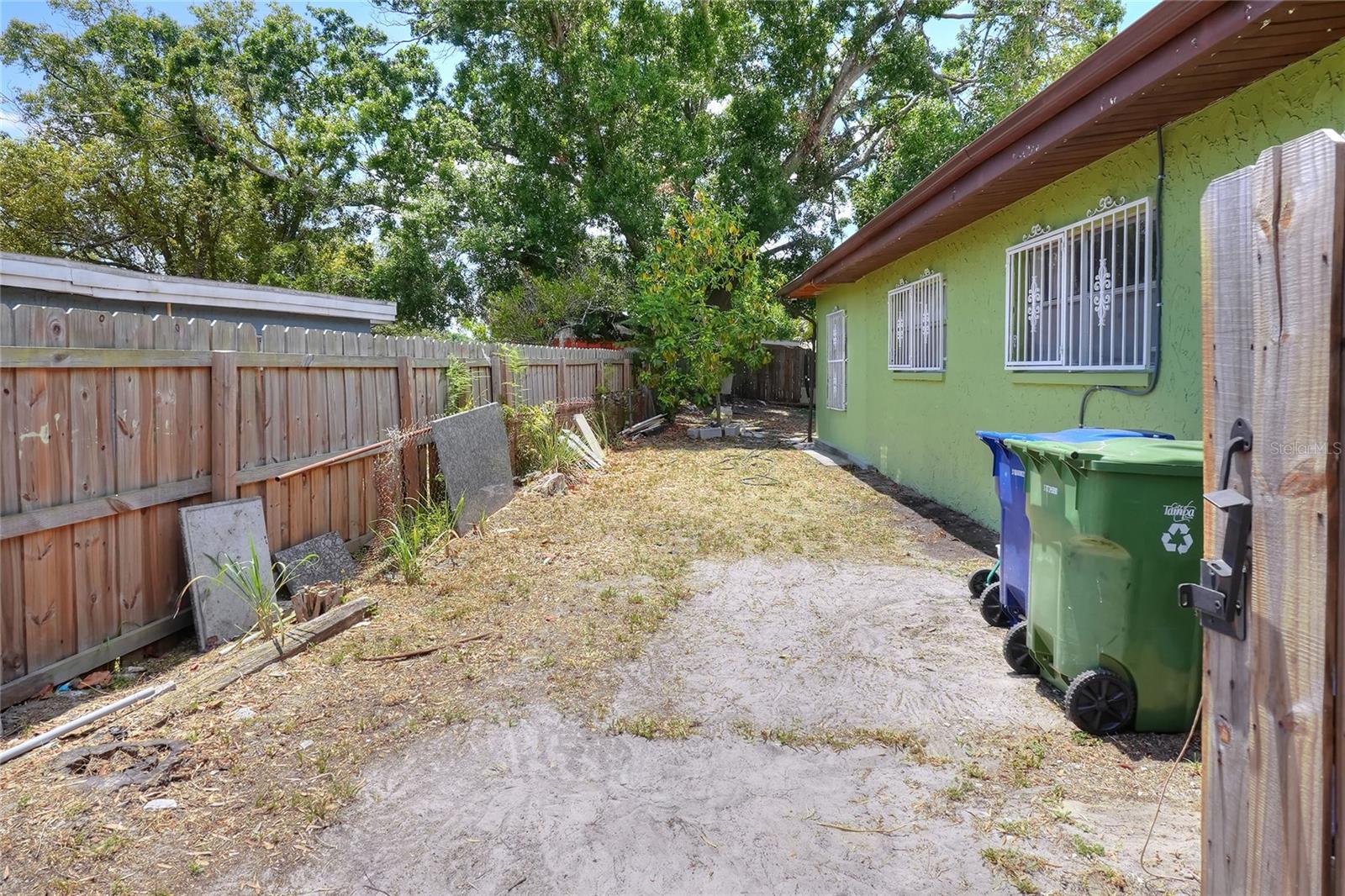 Image 46 of 51 For 10804 Leo Street