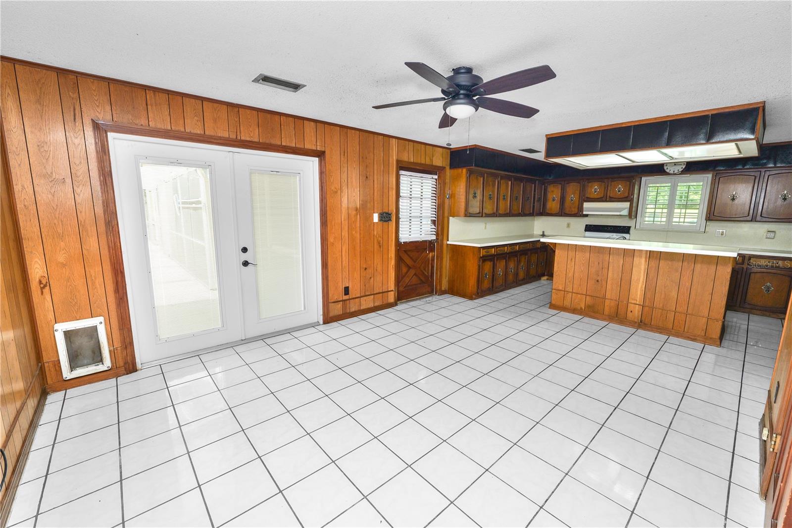 Image 11 of 35 For 1628 Lakewood Drive S