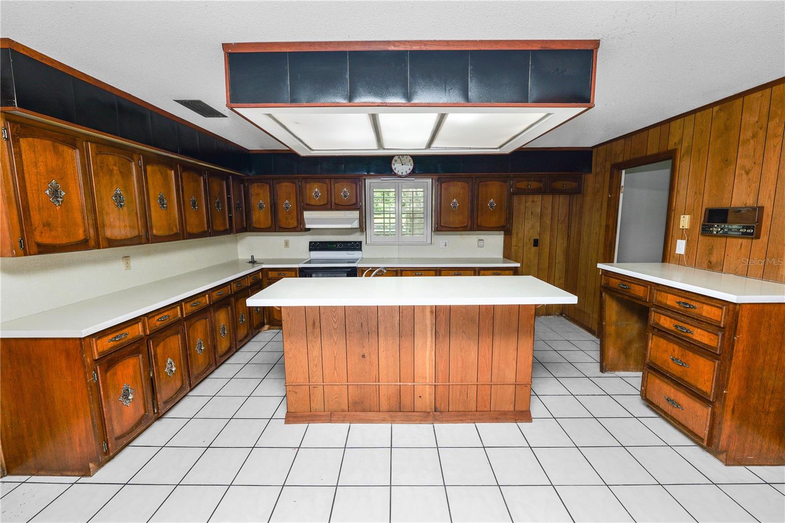 Image 13 of 35 For 1628 Lakewood Drive S