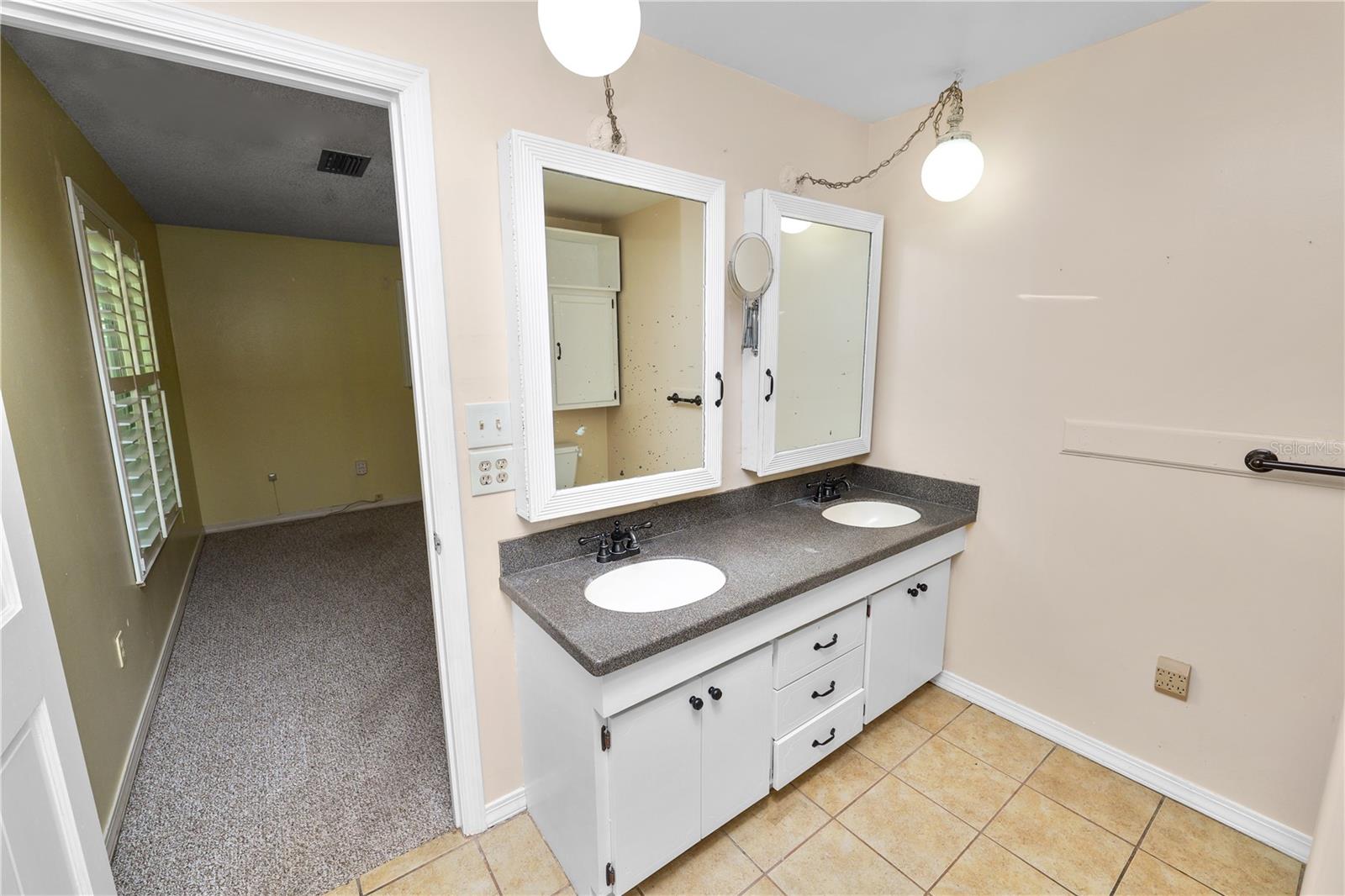Image 20 of 35 For 1628 Lakewood Drive S