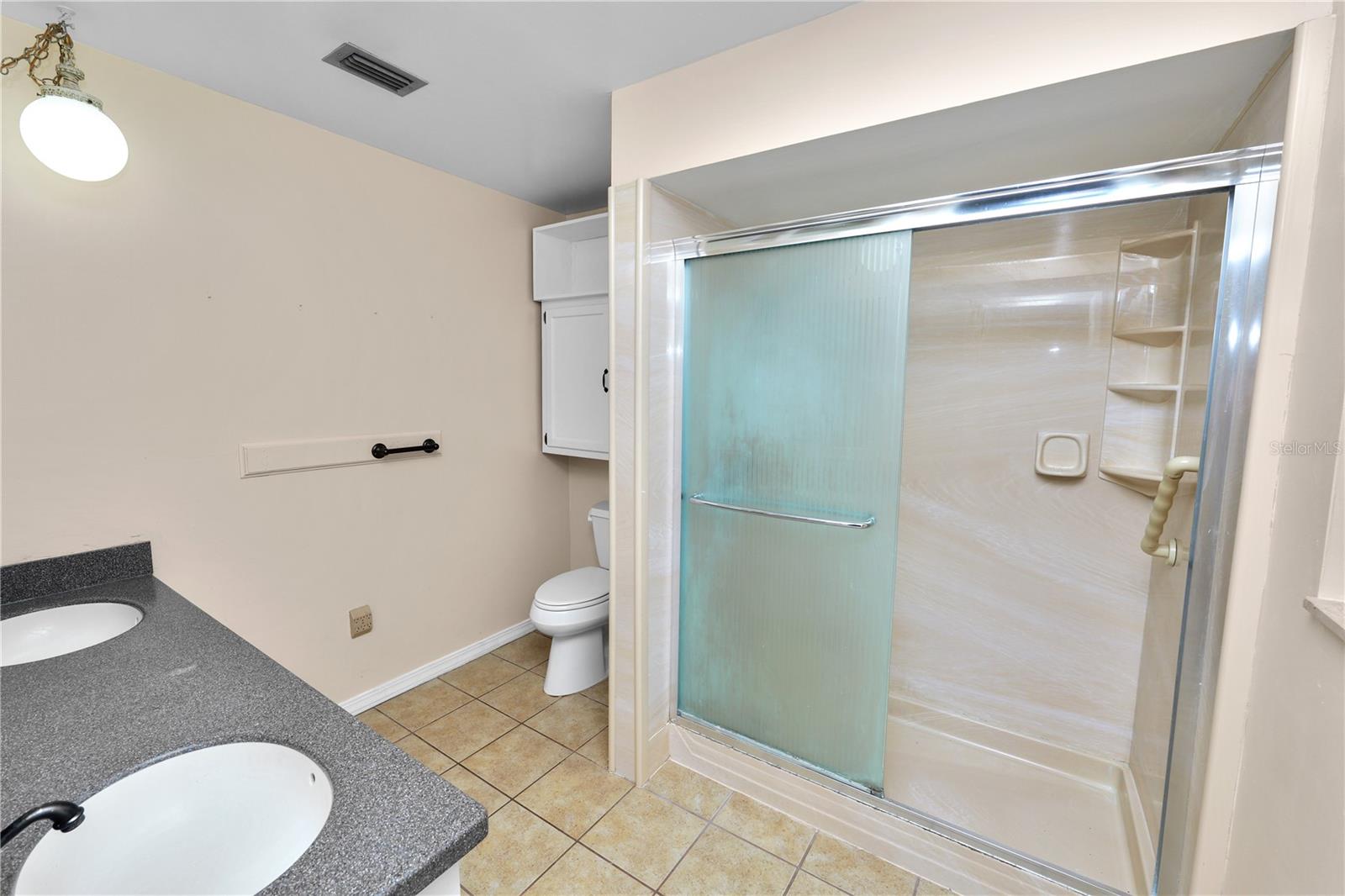 Image 21 of 35 For 1628 Lakewood Drive S