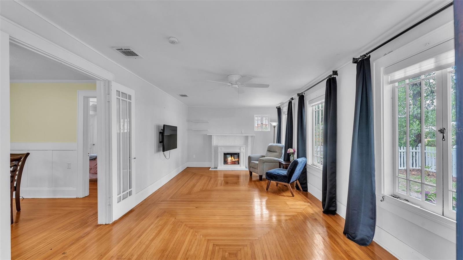 Image 12 of 50 For 516 Windsor Street