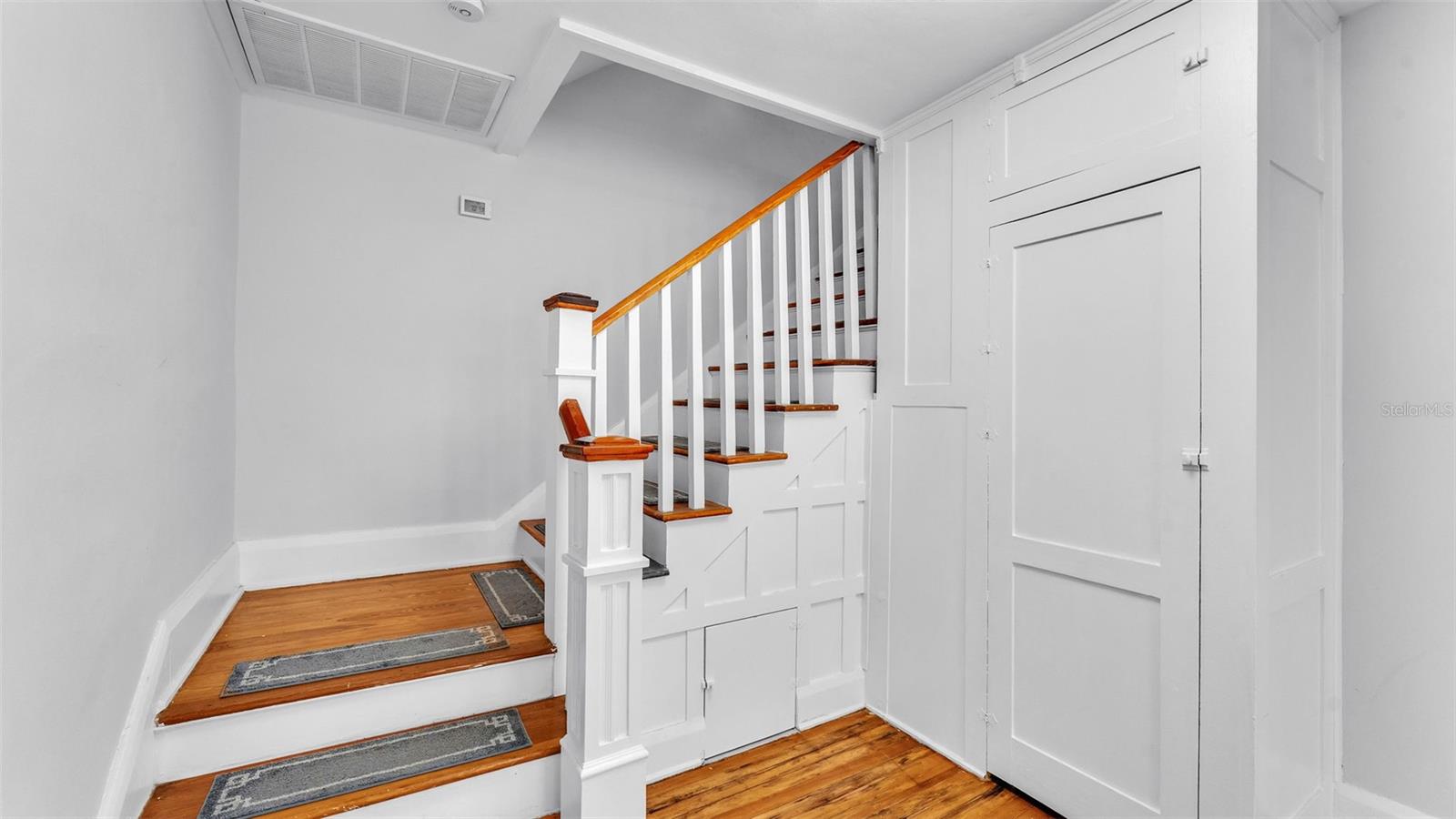 Image 36 of 50 For 516 Windsor Street