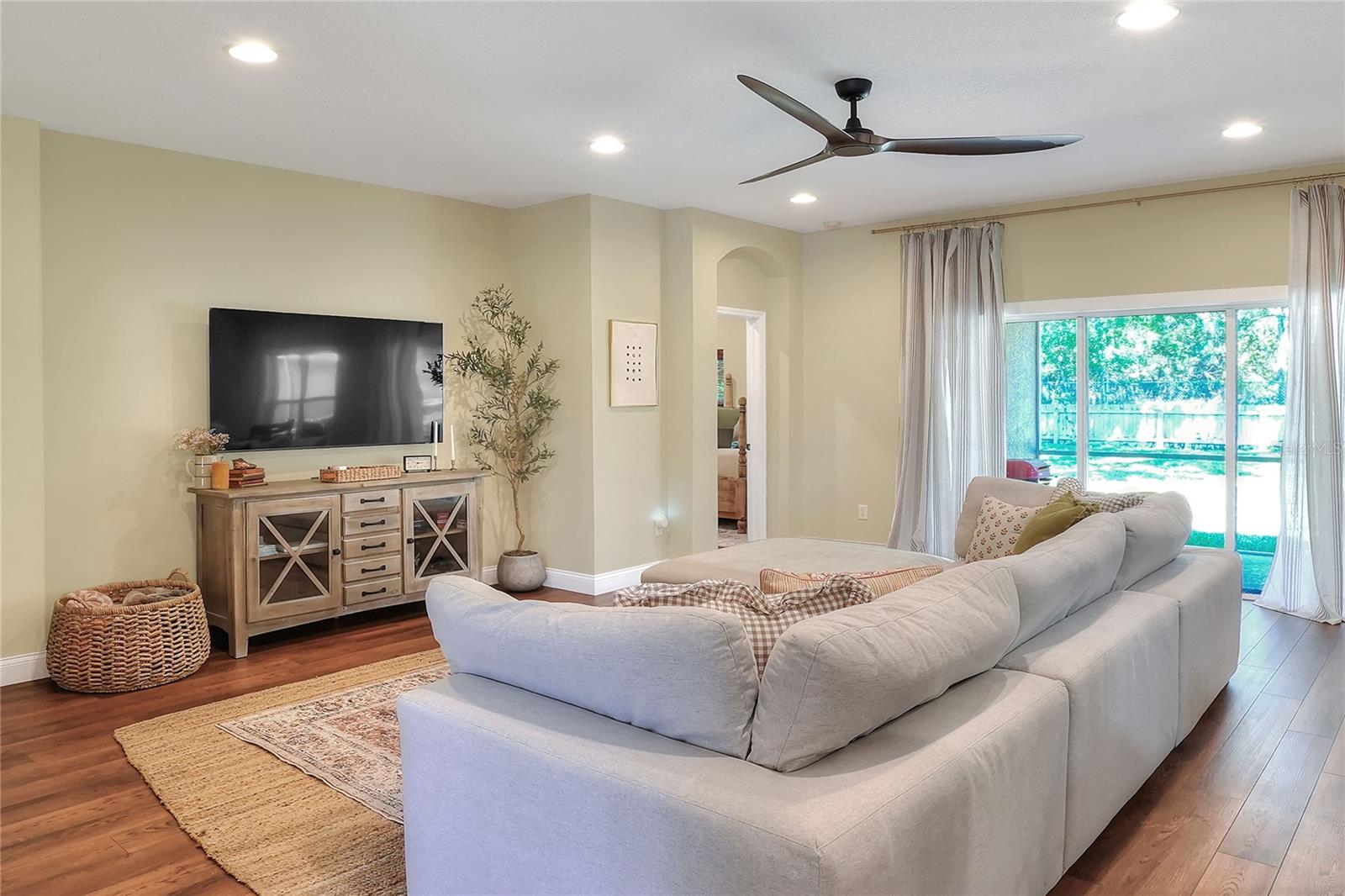 Image 13 of 54 For 1233 Emerald Hill Way