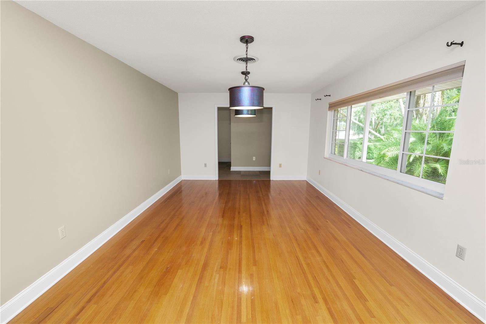Listing photo id 13 for 509 Rob Roy Street