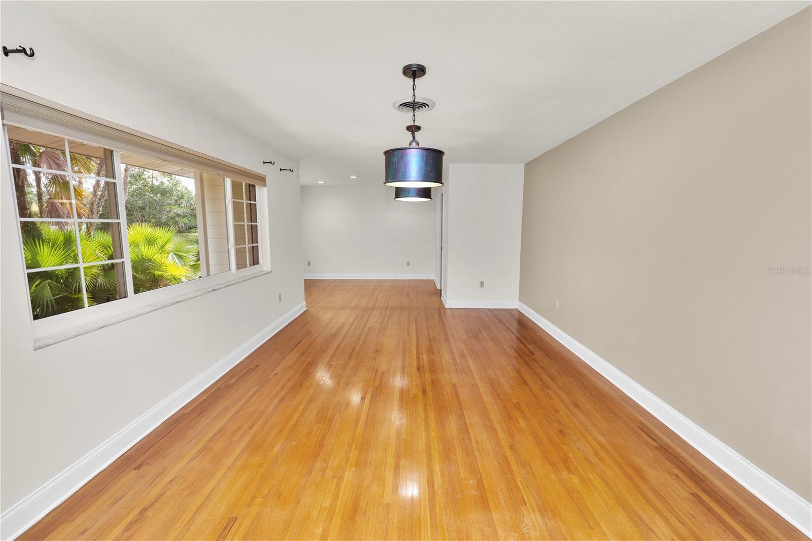 Listing photo id 14 for 509 Rob Roy Street