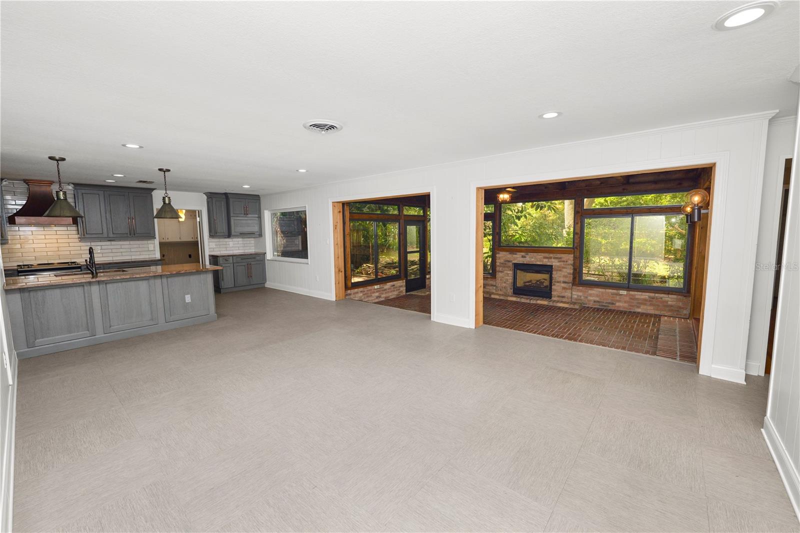 Listing photo id 15 for 509 Rob Roy Street