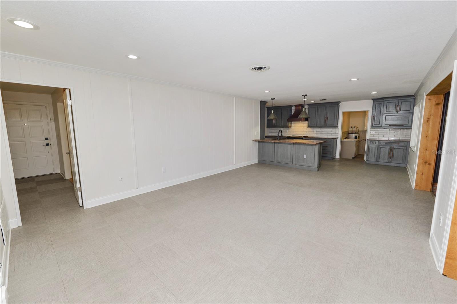 Listing photo id 17 for 509 Rob Roy Street