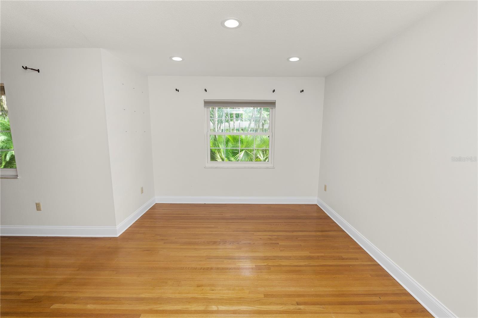 Listing photo id 18 for 509 Rob Roy Street