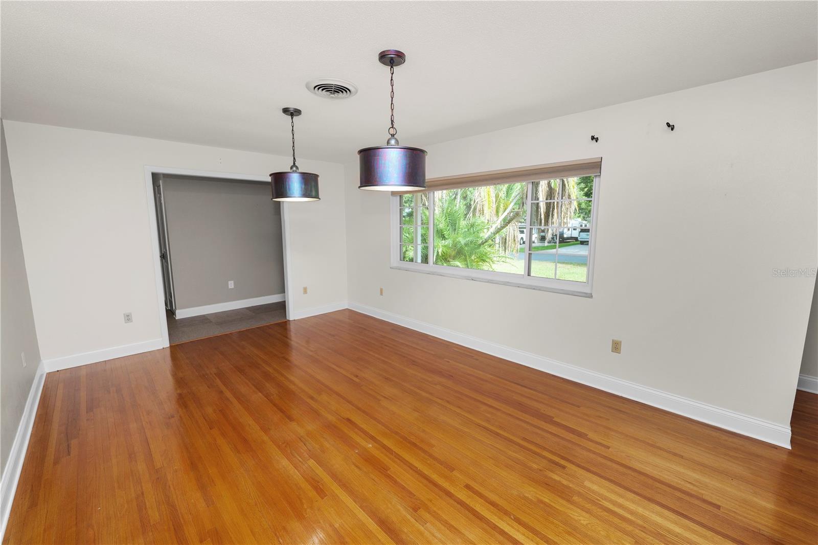 Listing photo id 20 for 509 Rob Roy Street