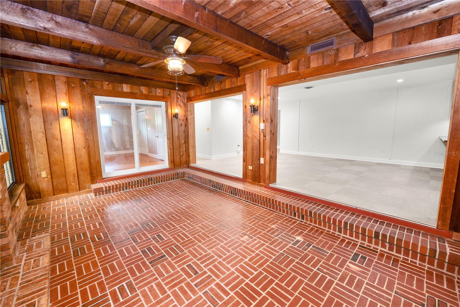 Listing photo id 24 for 509 Rob Roy Street