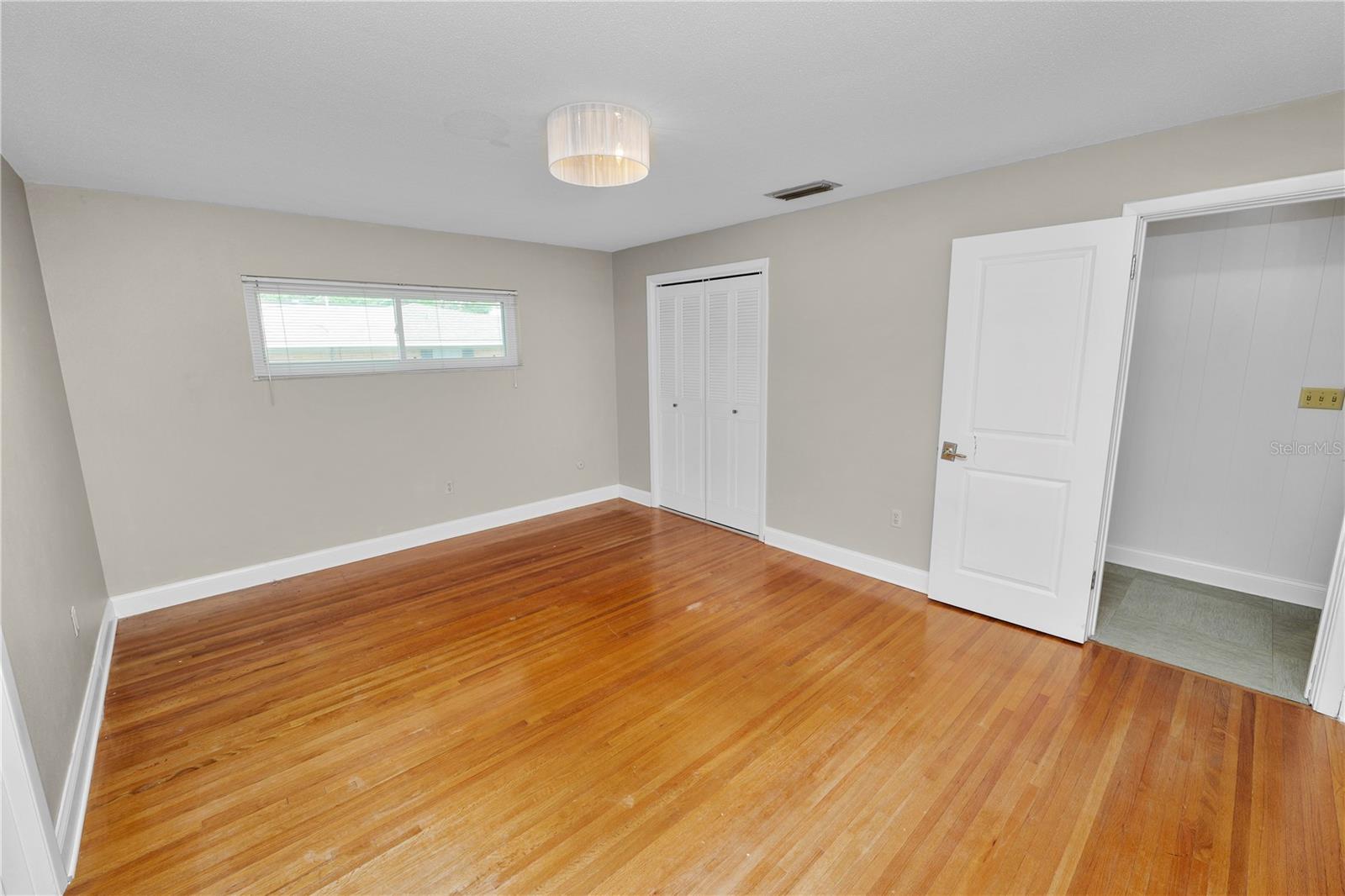 Listing photo id 26 for 509 Rob Roy Street