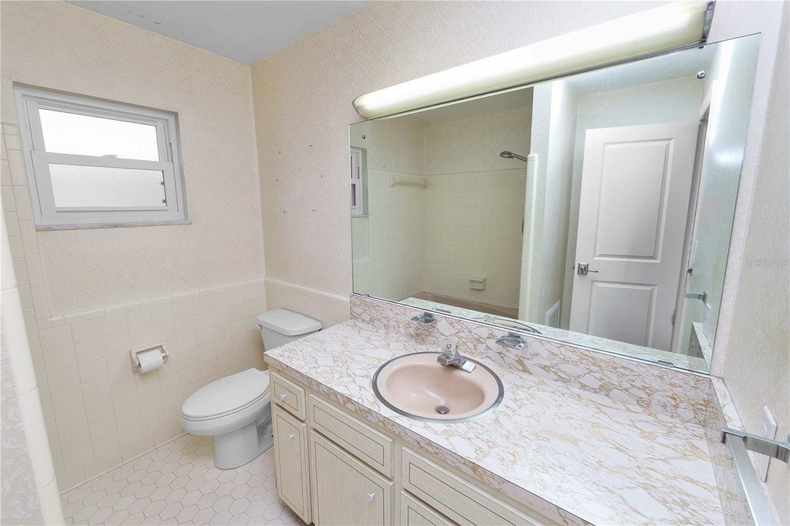 Listing photo id 33 for 509 Rob Roy Street