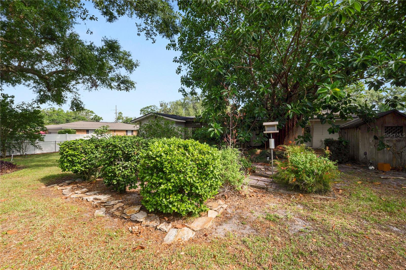 Listing photo id 36 for 509 Rob Roy Street