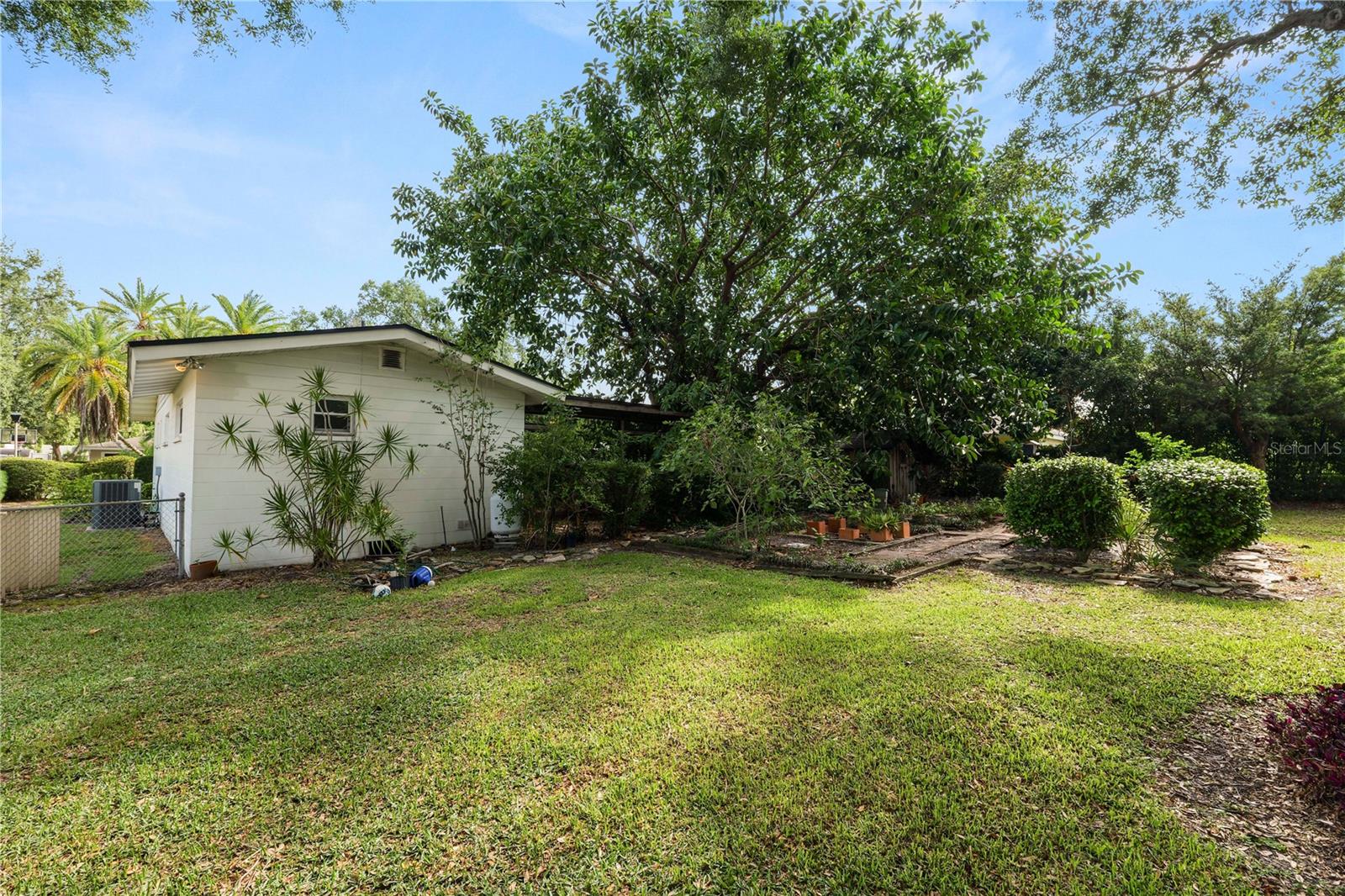 Listing photo id 37 for 509 Rob Roy Street
