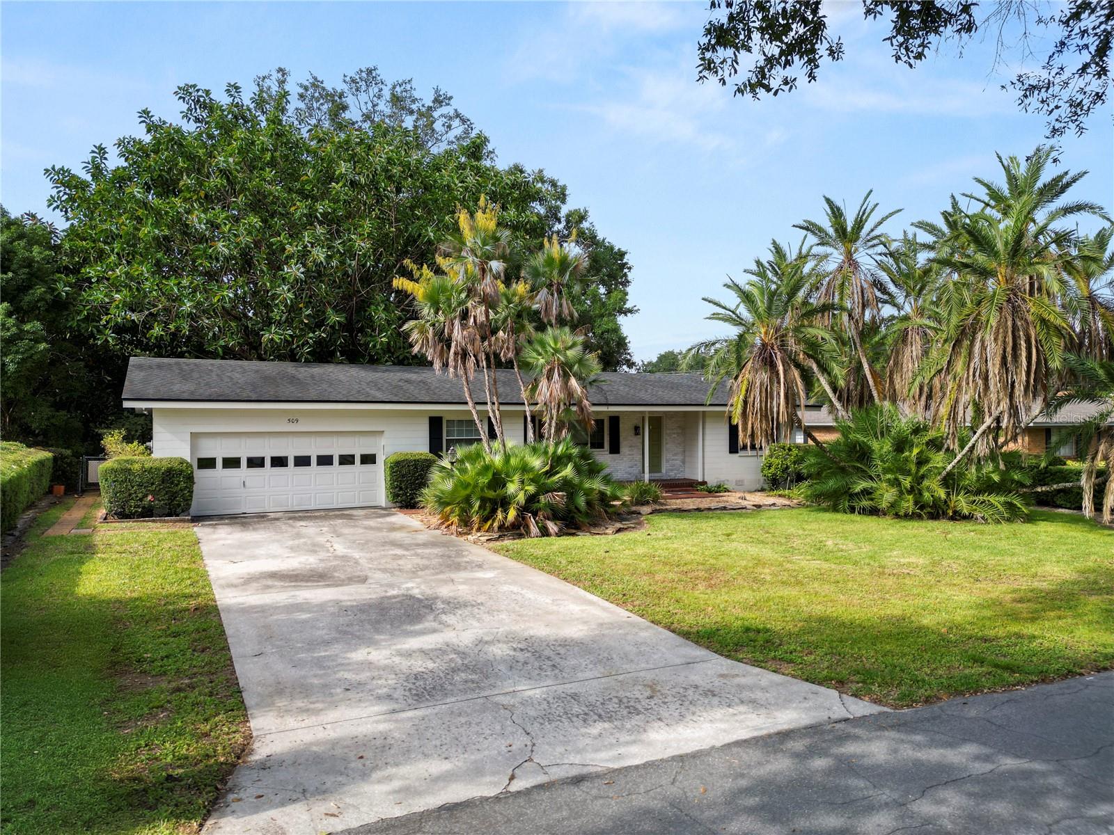 Listing photo id 2 for 509 Rob Roy Street