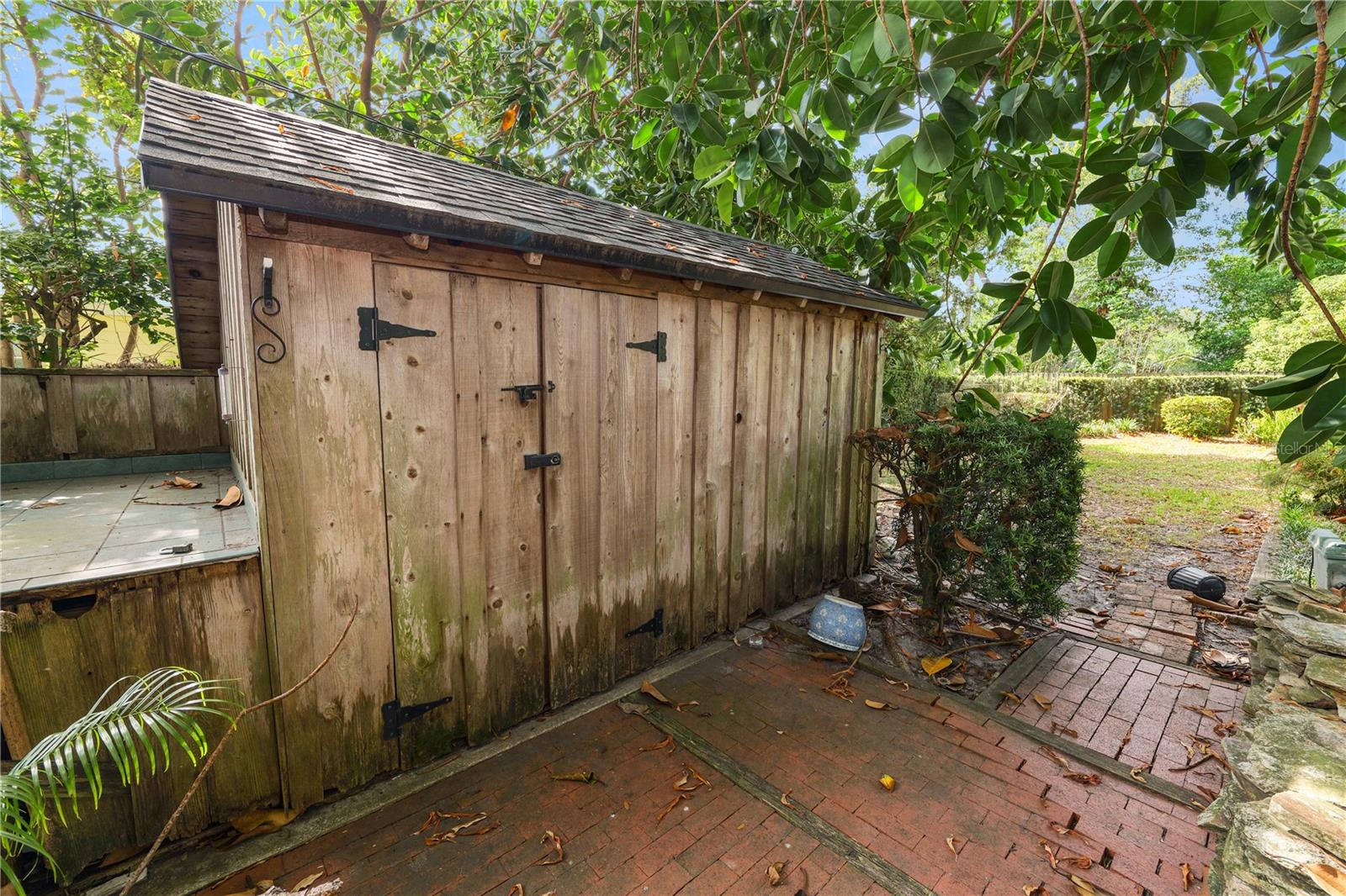 Listing photo id 43 for 509 Rob Roy Street