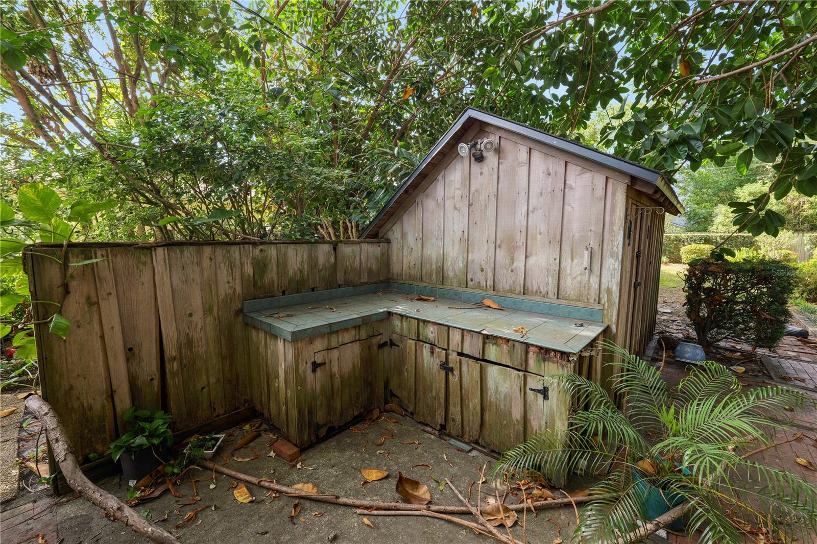 Listing photo id 44 for 509 Rob Roy Street