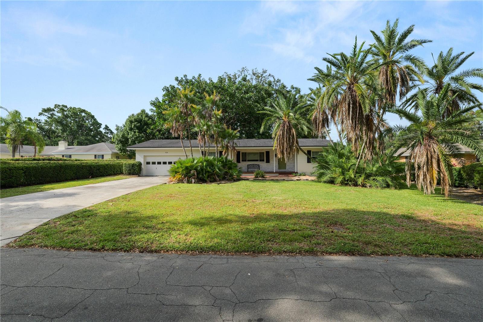 Listing photo id 3 for 509 Rob Roy Street