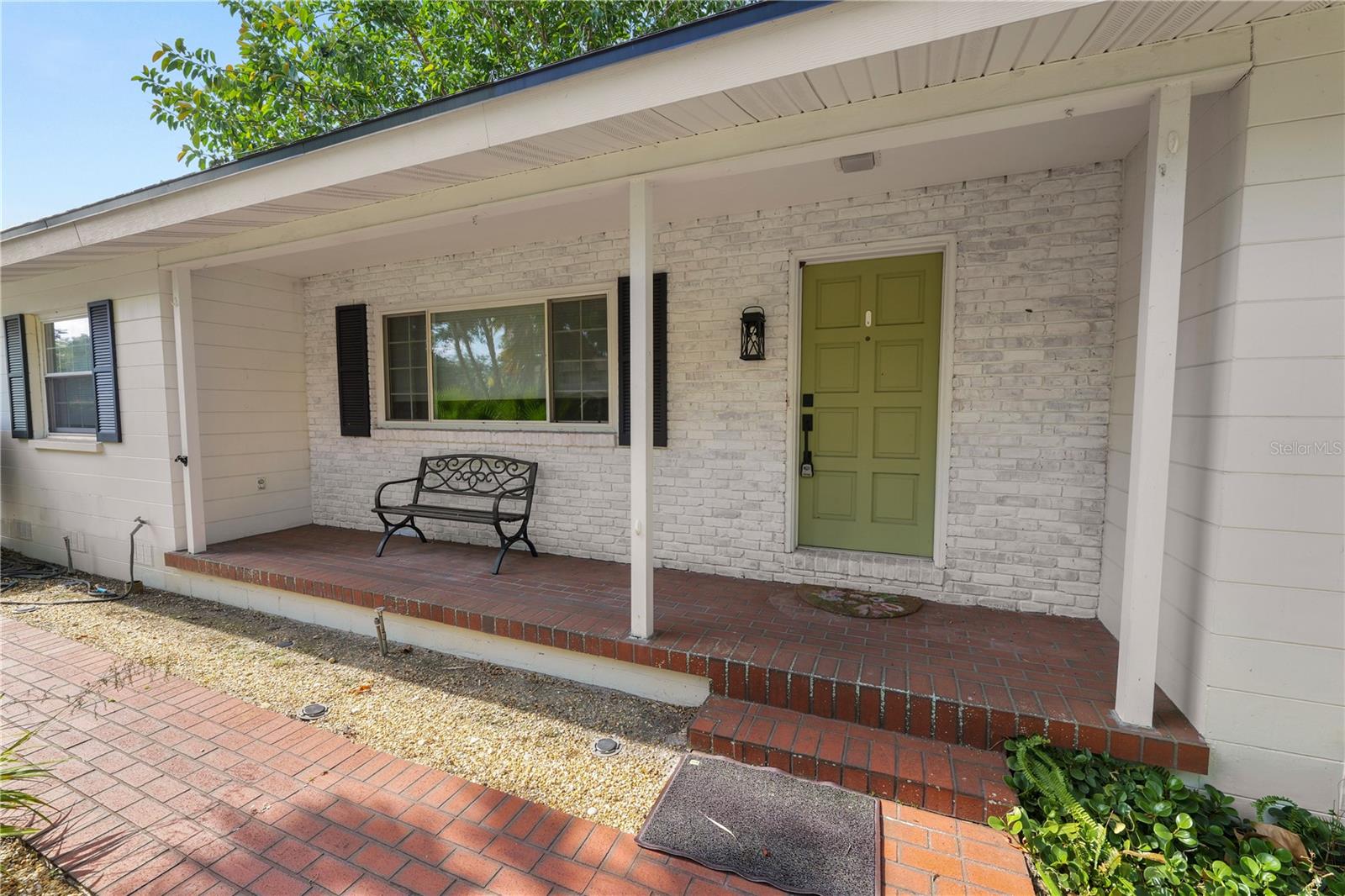 Listing photo id 4 for 509 Rob Roy Street