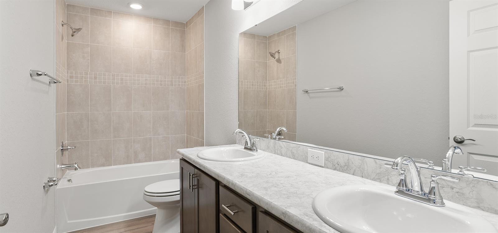 Image 19 of 25 For 218 Turtle Bay Avenue