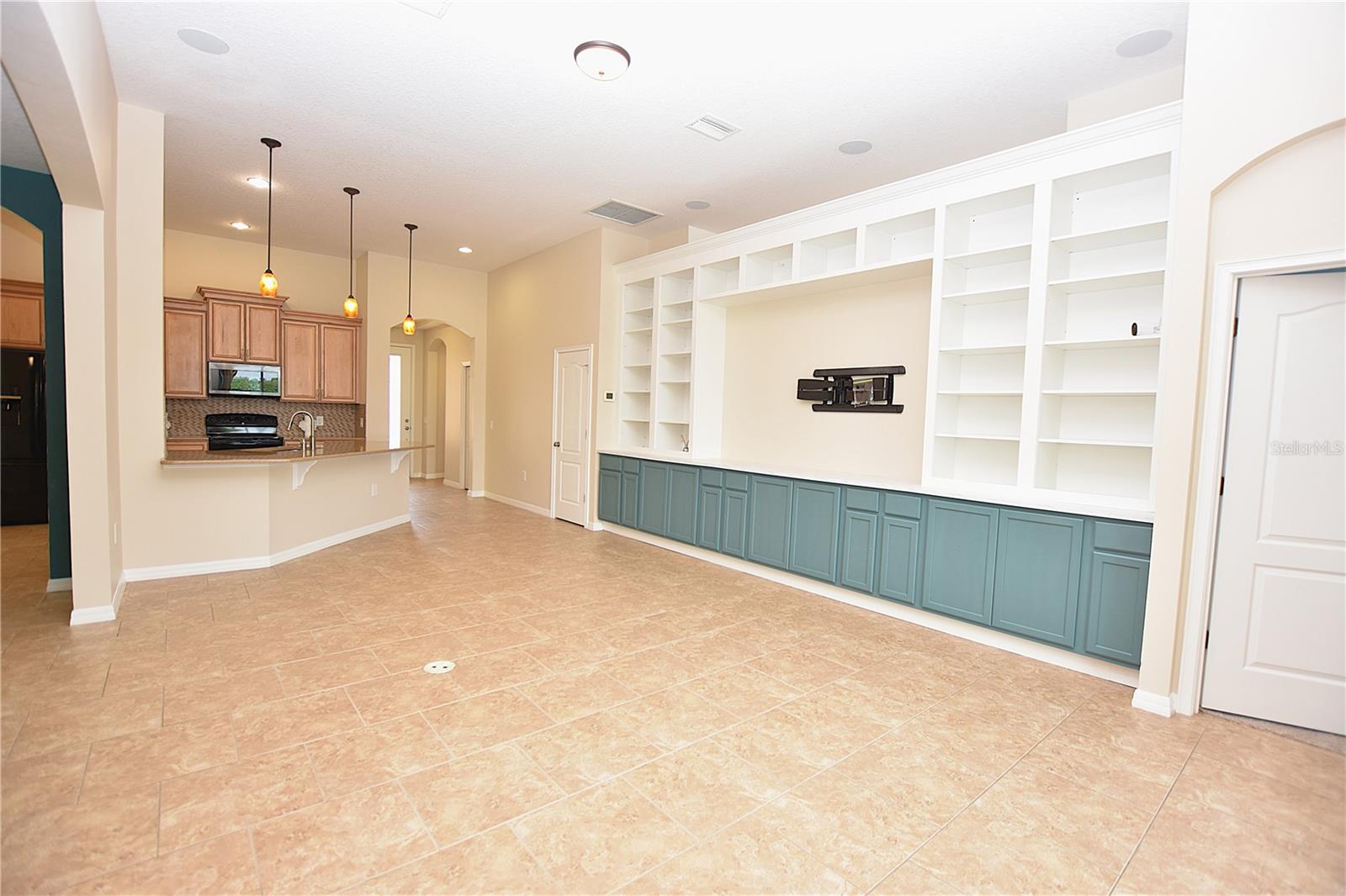 Image 17 of 62 For 5632 Aral Drive