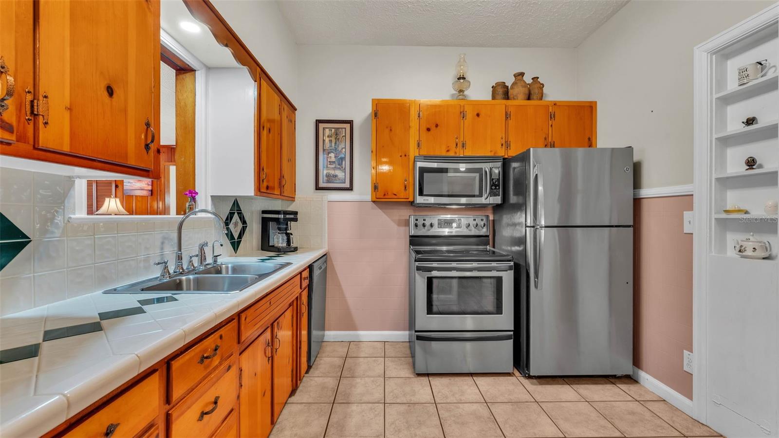 Image 14 of 61 For 607 Merrin Street