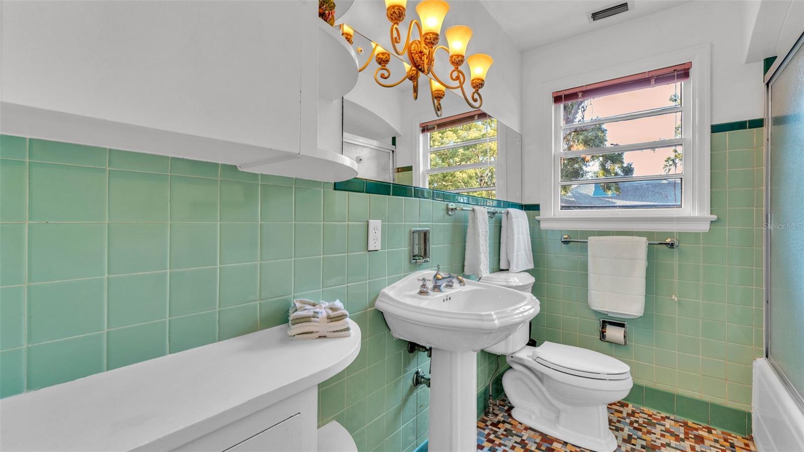 Image 18 of 61 For 607 Merrin Street