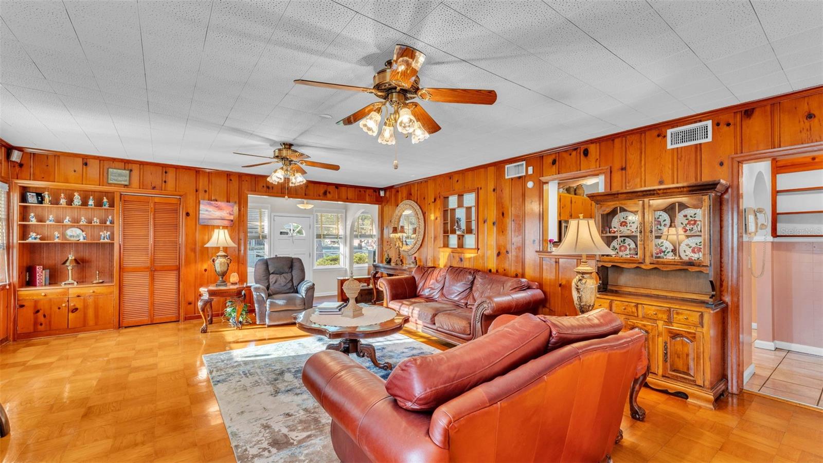 Image 31 of 61 For 607 Merrin Street