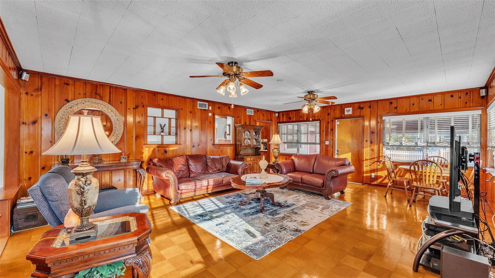Image 32 of 61 For 607 Merrin Street